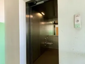 Pronájem bytu 2+kk, Praha - Kobylisy, Frýdlantská, 43 m2