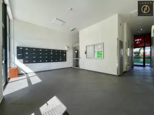 Pronájem bytu 2+kk, Praha - Kobylisy, Frýdlantská, 43 m2