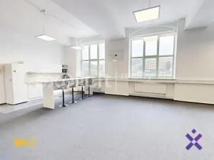 Pronájem kanceláře, Zlín, Vavrečkova, 421 m2