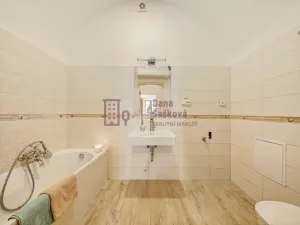 Pronájem bytu 2+1, Jindřichův Hradec - Jindřichův Hradec I, nám. Míru, 40 m2
