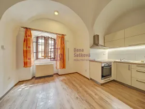 Pronájem bytu 2+1, Jindřichův Hradec - Jindřichův Hradec I, nám. Míru, 40 m2