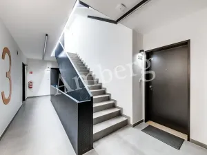 Pronájem bytu 1+kk, Praha - Karlín, U Sluncové, 33 m2