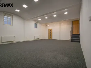 Pronájem obchodního prostoru, Hradec Králové, Československé armády, 213 m2