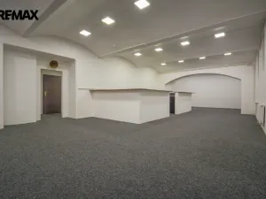 Pronájem obchodního prostoru, Hradec Králové, Československé armády, 213 m2