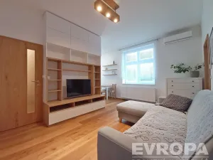 Pronájem bytu 2+kk, Olomouc, Jeremenkova, 54 m2