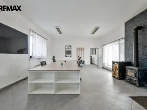 Prodej výrobních prostor, Buřenice, 2100 m2