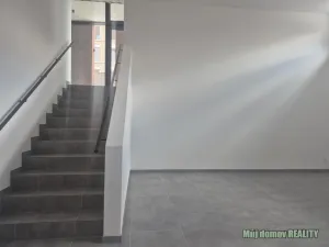 Pronájem obchodního prostoru, Praha - Žižkov, Hartigova, 88 m2