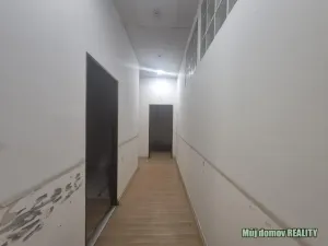 Pronájem obchodního prostoru, Praha - Libeň, náměstí Dr. Václava Holého, 300 m2