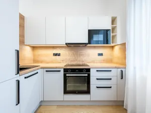 Pronájem bytu 1+kk, Praha - Karlín, Pobřežní, 32 m2