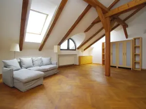 Pronájem atypického bytu, Praha - Karlín, Za Poříčskou bránou, 61 m2