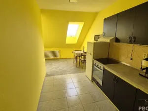 Pronájem bytu 3+1, Moravská Nová Ves, Na Rynku, 65 m2