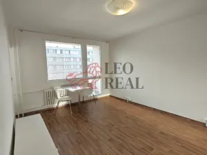 Pronájem bytu 1+kk, Praha - Podolí, Kaplická, 33 m2