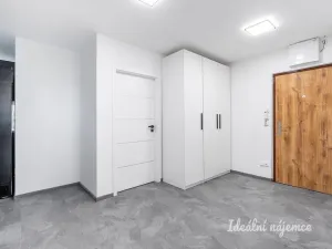 Pronájem bytu 3+1, Praha - Zbraslav, Ke Kamínce, 80 m2
