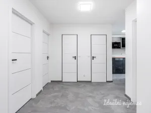 Pronájem bytu 3+1, Praha - Zbraslav, Ke Kamínce, 80 m2