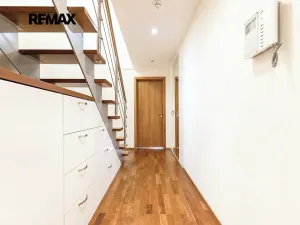 Pronájem bytu 3+kk, Praha - Žižkov, Ke kapslovně, 107 m2