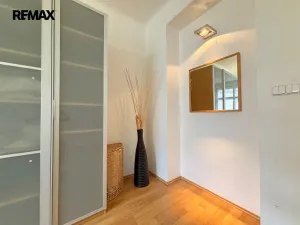 Pronájem bytu 2+kk, Praha - Vinohrady, U Kanálky, 60 m2
