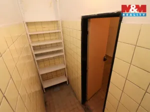 Pronájem obchodního prostoru, Praha - Holešovice, Ortenovo náměstí, 77 m2