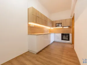 Pronájem bytu 3+1, Praha - Vinohrady, U Havlíčkových sadů, 100 m2