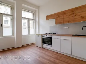 Pronájem bytu 1+kk, Praha - Nové Město, Na Moráni, 35 m2