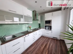 Pronájem bytu 2+1, Kralupy nad Vltavou - Lobeček, nám. Mládežníků, 54 m2