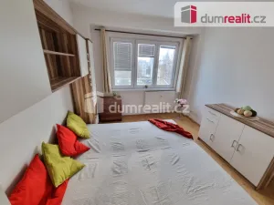 Pronájem bytu 2+1, Kralupy nad Vltavou - Lobeček, nám. Mládežníků, 54 m2