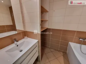 Pronájem bytu 2+1, Kralupy nad Vltavou - Lobeček, nám. Mládežníků, 54 m2