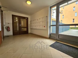 Prodej bytu 1+kk, Praha - Stodůlky, Na Výrovně, 37 m2