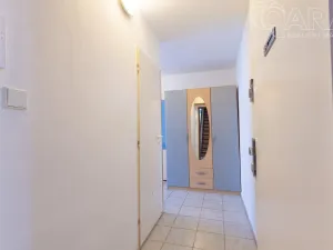Pronájem bytu 2+kk, Praha - Karlín, Nekvasilova, 41 m2