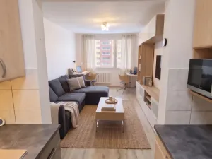 Pronájem bytu 2+kk, Praha, Cuřínova, 41 m2