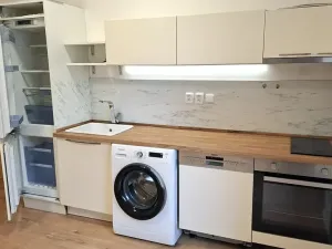 Pronájem bytu 1+kk, Praha - Vysočany, Vysočanské náměstí, 35 m2
