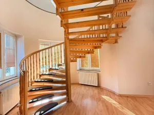 Pronájem atypického bytu, Chomutov, Zborovská, 256 m2