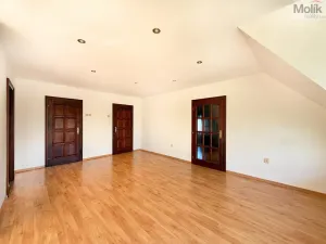 Pronájem atypického bytu, Chomutov, Zborovská, 256 m2