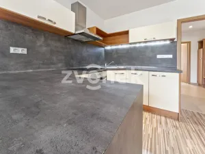 Pronájem bytu 2+kk, Zlín, Javorová, 34 m2