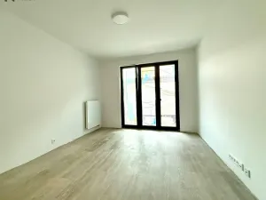 Pronájem bytu 2+1, Praha - Libeň, Zenklova, 68 m2