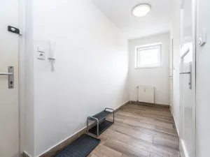 Pronájem bytu 2+1, Praha - Hloubětín, Na obrátce, 55 m2