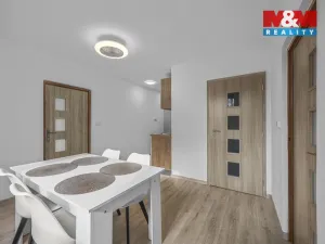 Pronájem bytu 2+1, Chvaletice, U Kulturního domu, 60 m2