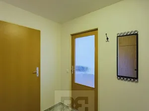 Pronájem bytu 1+kk, Praha - Horní Měcholupy, Ravennská, 30 m2