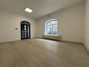 Pronájem obchodního prostoru, Pardubice - Bílé Předměstí, Štrossova, 72 m2