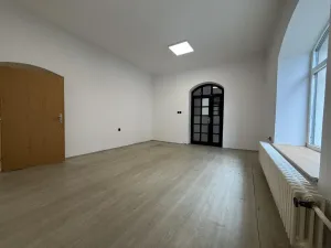 Pronájem obchodního prostoru, Pardubice - Bílé Předměstí, Štrossova, 72 m2