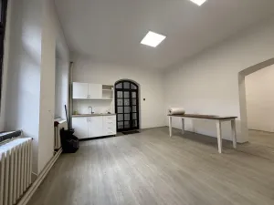 Pronájem obchodního prostoru, Pardubice - Bílé Předměstí, Štrossova, 72 m2