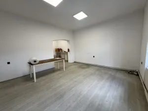 Pronájem obchodního prostoru, Pardubice - Bílé Předměstí, Štrossova, 72 m2