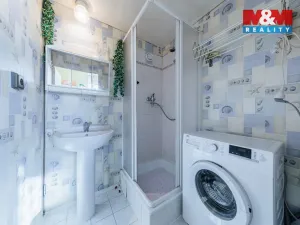 Prodej bytu 2+1, Karlovy Vary - Stará Role, Karlovarská, 61 m2