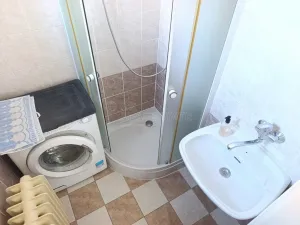 Pronájem bytu 1+kk, Praha, Jeremenkova, 28 m2