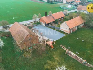 Prodej rodinného domu, Kunětice, 500 m2