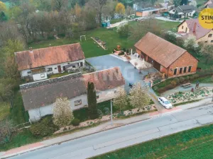 Prodej rodinného domu, Kunětice, 500 m2