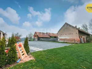 Prodej rodinného domu, Kunětice, 500 m2
