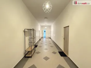 Pronájem bytu 1+kk, Praha - Smíchov, Na Valentince, 50 m2