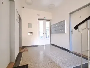 Pronájem bytu 1+1, Praha - Smíchov, Podbělohorská, 45 m2