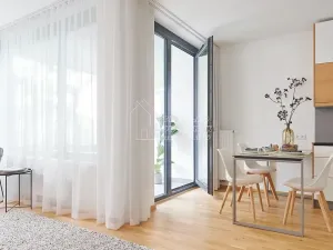 Pronájem bytu 1+kk, Praha - Střížkov, Střížkovská, 42 m2