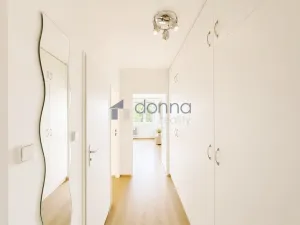 Pronájem bytu 2+kk, Praha, Janského, 44 m2